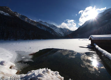 jaegersee-winter-bootshaus.jpg